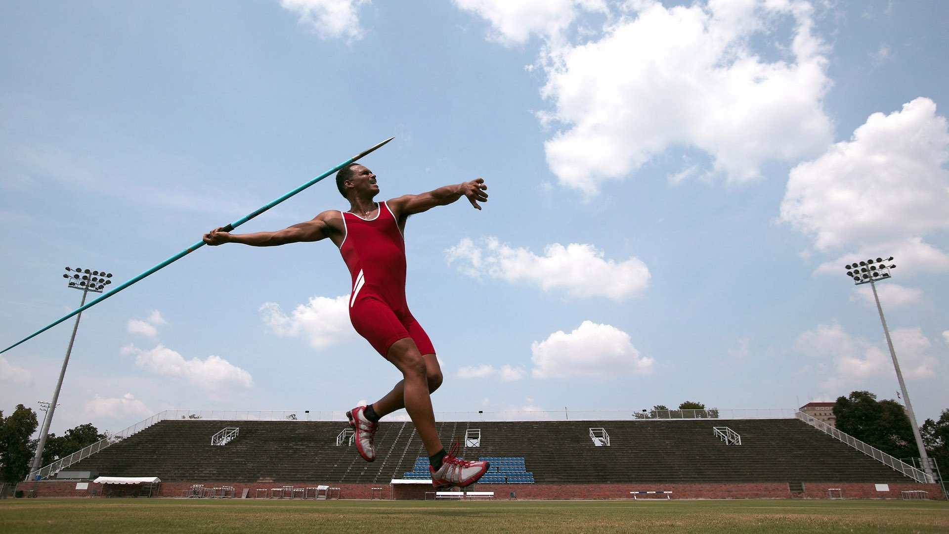 九游体育网页版-“马科斯·梅特罗的进攻火力和防守稳健,成就美洲狮队的全能之星”